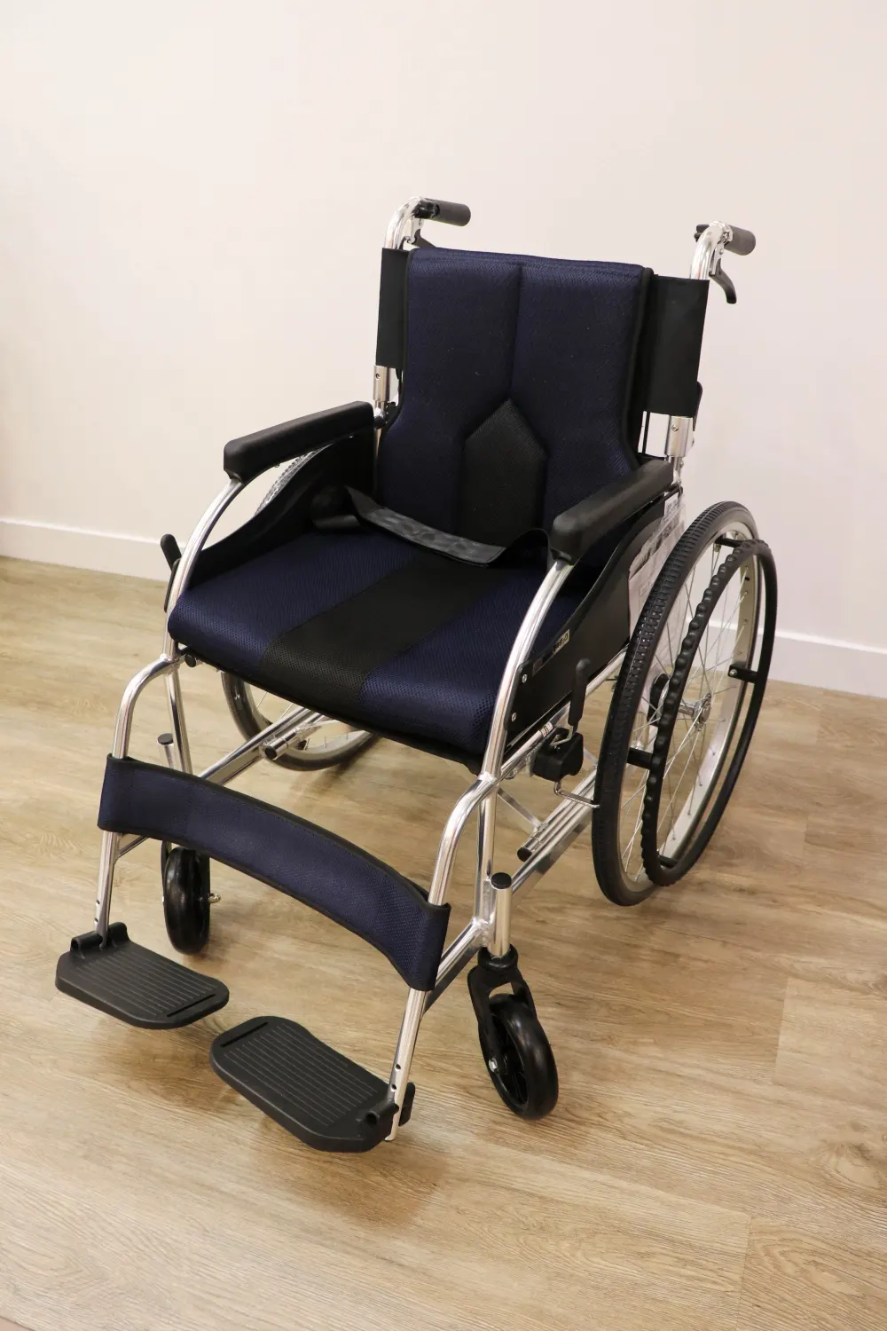 LOCAÇÃO DE CADEIRA DE RODAS, ALUGUEL DE CADEIRA DE RODAS, CADEIRA DE RODAS HOSPITALAR, CADEIRA DE RODAS DOBRÁVEL, CADEIRA DE RODAS MANUAL, CADEIRA DE RODAS MOTORIZADA, CADEIRA DE RODAS RECLINÁVEL, CADEIRA DE RODAS PARA IDOSO, CADEIRA DE RODAS ALUMÍNIO, MOBILIDADE REDUZIDA, EQUIPAMENTOS ORTOPÉDICOS, EQUIPAMENTOS HOSPITALARES, REABILITAÇÃO FÍSICA, SUPORTE DE LOCOMOÇÃO, APOIO À MOBILIDADE, CUIDADOS DOMICILIARES, LOCAÇÃO HOSPITALAR, ALUGUEL DE EQUIPAMENTOS MÉDICOS, EQUIPAMENTOS PARA PACIENTES, ACESSIBILIDADE.