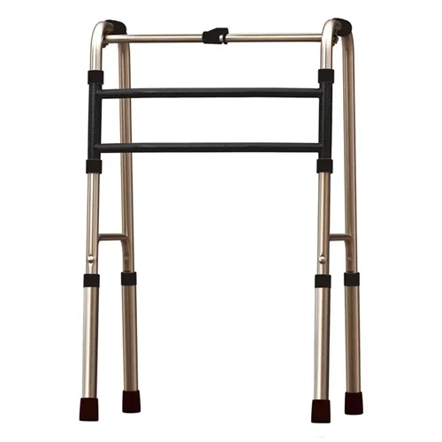 Andador ortopédico dobrável em alumínio anodizado com estrutura de barra dupla frontal na cor preta, manoplas superiores ergonômicas e ponteiras de borracha antiderrapante.