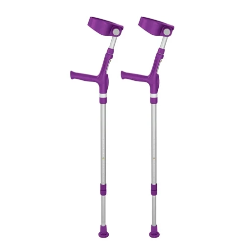 Par de muletas canadenses em alumínio na cor roxa metálica, com braçadeiras de antebraço anatômicas, manoplas ergonômicas pretas, pinos de ajuste de altura e ponteiras de borracha cinza antiderrapante.